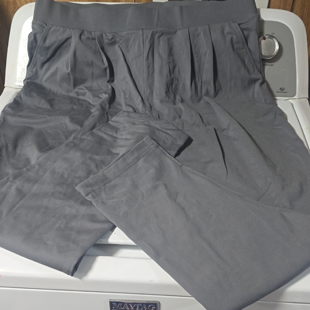 Mondetta Charcoal Dress Pants